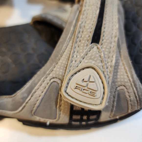 Nike ACG Vintage Men's Tan and Black Hiking Sandals with Rugged Grip Size 11 - Picture 2 of 14